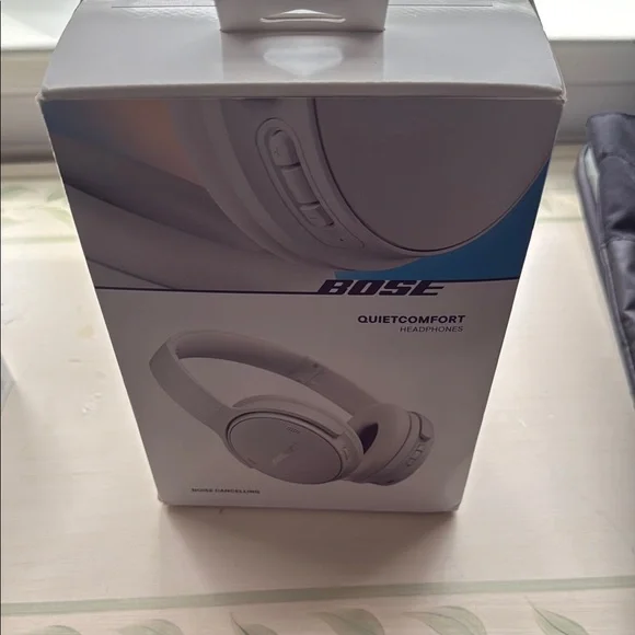 Bose White On-Ear Headphones with Noise Cancelling - Picture 2 of 4